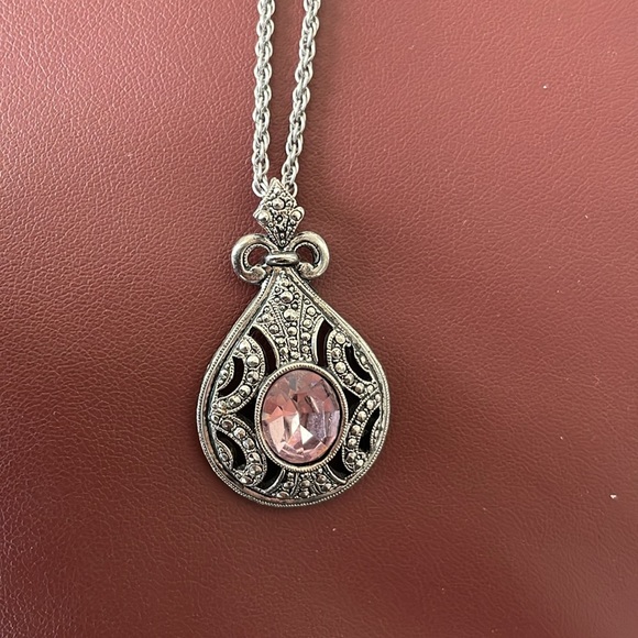 -Deco Style Pendant/ Necklace w / Pink Stone Vintage Avon - Picture 6 of 7